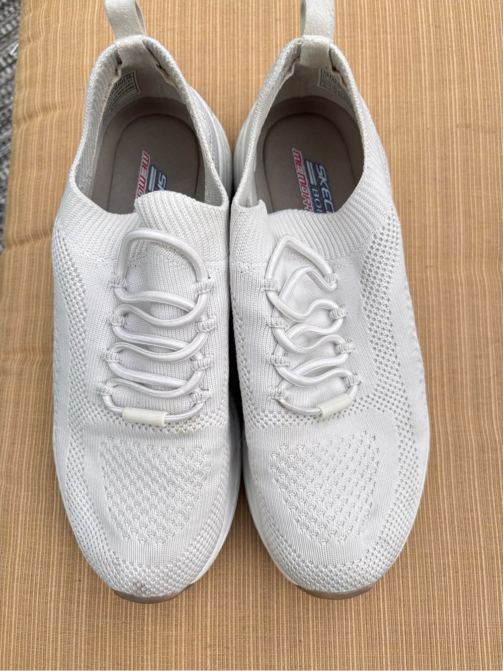 Skechers White Knit Sneakers Women’s 7.5 Memory Foam